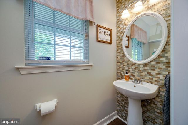 425 SENSEN RD, Wernersville, PA 19565