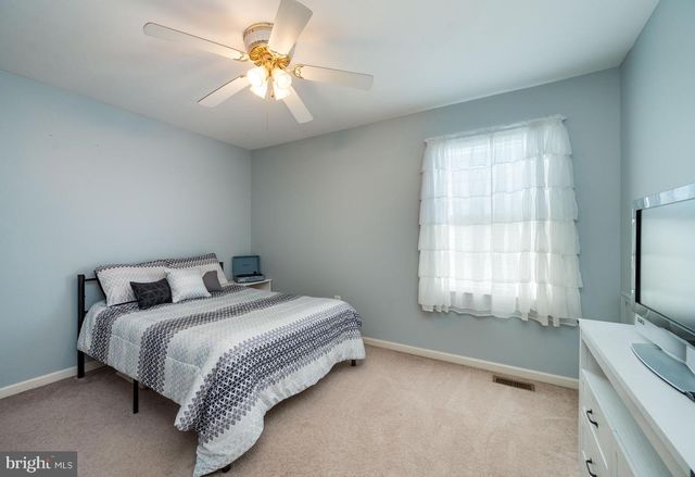 425 SENSEN RD, Wernersville, PA 19565
