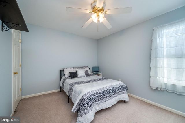 425 SENSEN RD, Wernersville, PA 19565