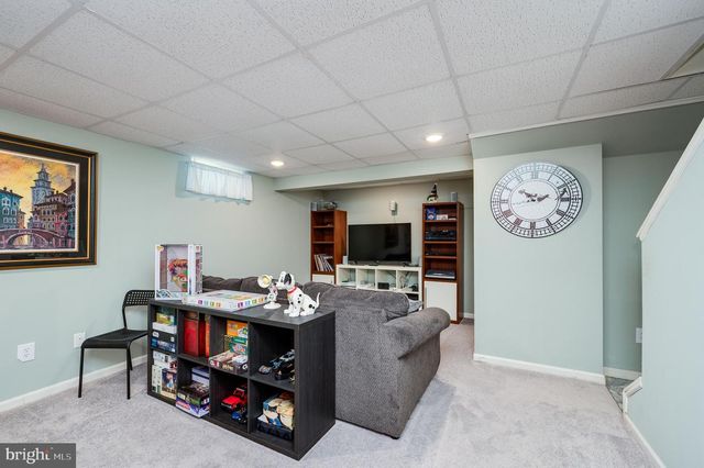 425 SENSEN RD, Wernersville, PA 19565