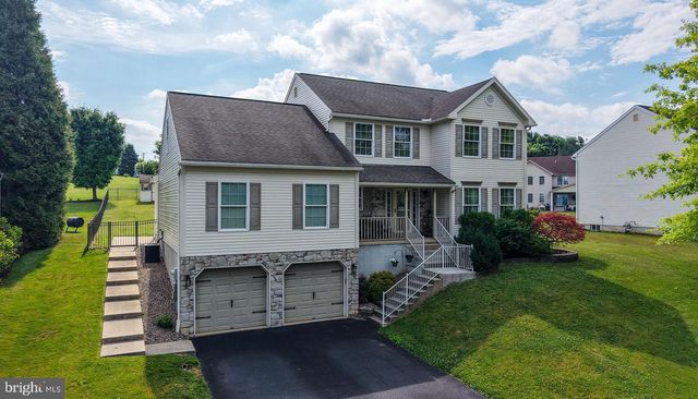 425 SENSEN RD, Wernersville, PA 19565