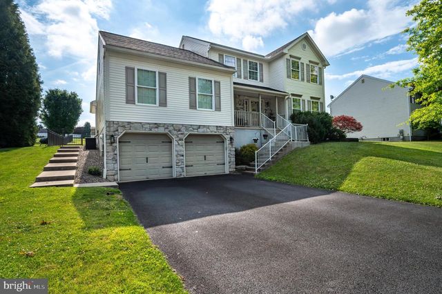 425 SENSEN RD, Wernersville, PA 19565