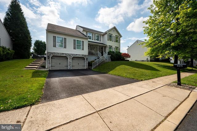 425 SENSEN RD, Wernersville, PA 19565