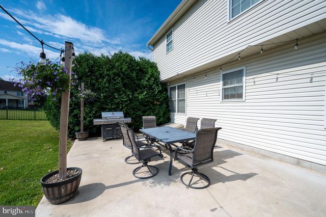 425 SENSEN RD, Wernersville, PA 19565