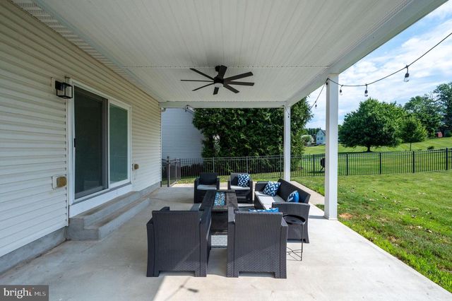 425 SENSEN RD, Wernersville, PA 19565