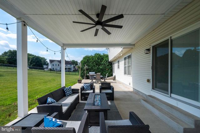 425 SENSEN RD, Wernersville, PA 19565