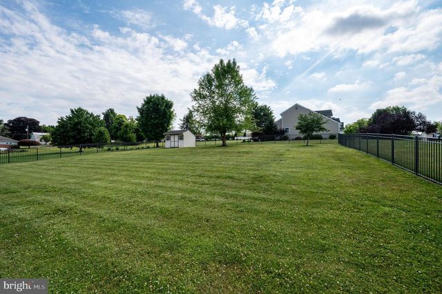 425 SENSEN RD, Wernersville, PA 19565