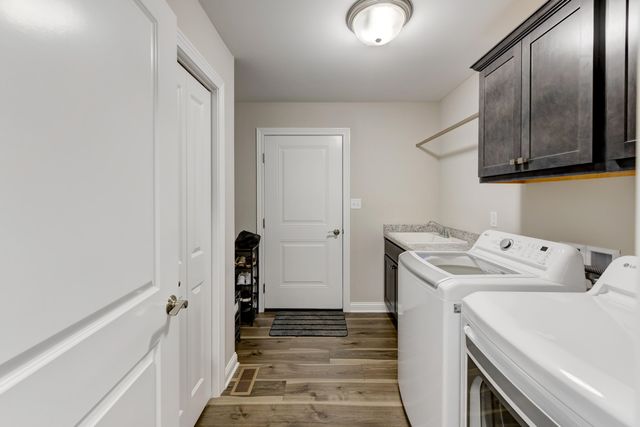 8595 Larkspur Terrace, St. John, IN 46373