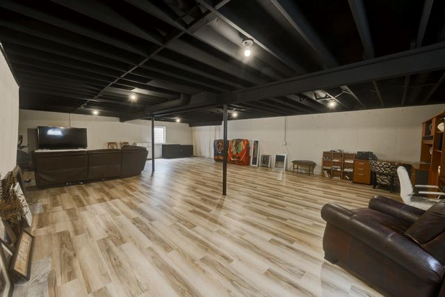 8595 Larkspur Terrace, St. John, IN 46373