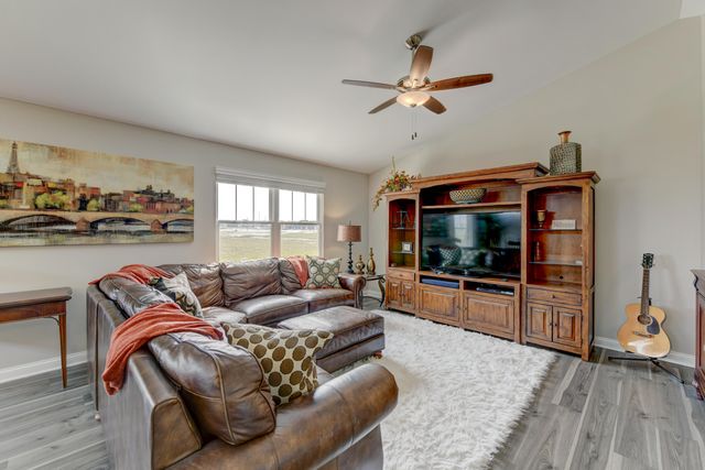 8595 Larkspur Terrace, St. John, IN 46373