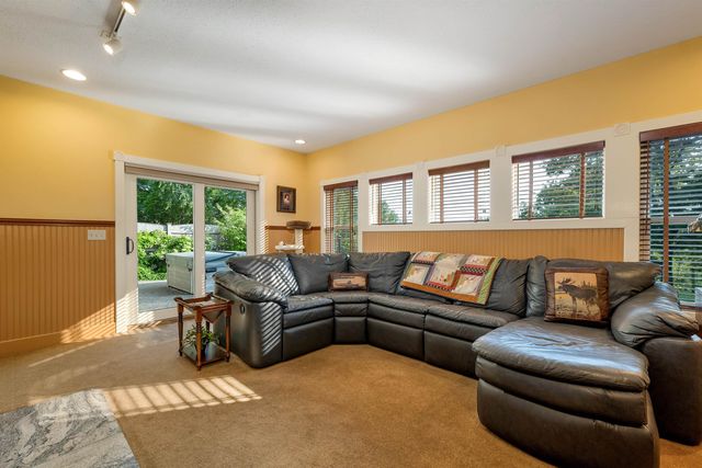 9 Quinn Road, Hancock, NH 03449