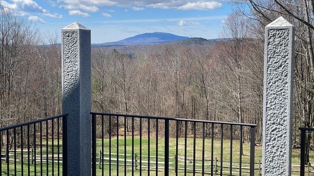 9 Quinn Road, Hancock, NH 03449