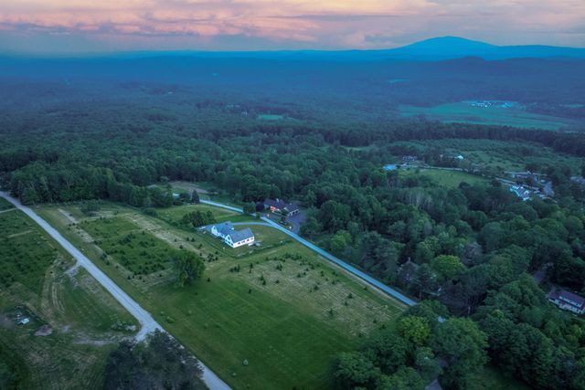9 Quinn Road, Hancock, NH 03449