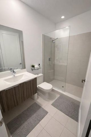 6674 NW 102nd Path 6674, Doral, FL 33178