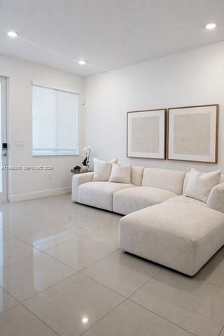 6674 NW 102nd Path 6674, Doral, FL 33178