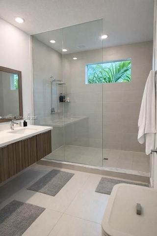 6674 NW 102nd Path 6674, Doral, FL 33178