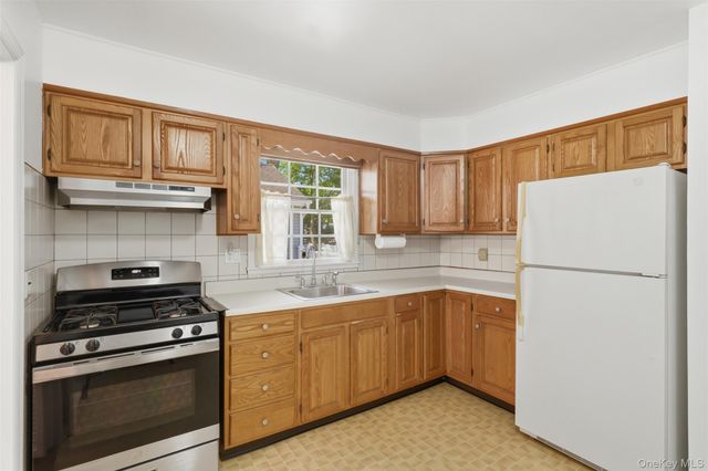 5 Albro Lane, White Plains, NY 10603