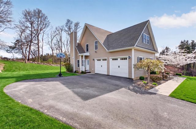 11 Country Glen, Fishkill, NY 12524