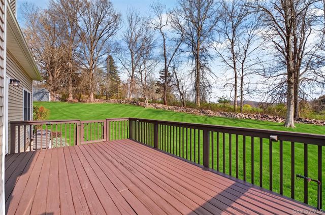 11 Country Glen, Fishkill, NY 12524