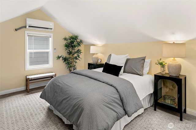 954 19th Avenue E, Seattle, WA 98112
