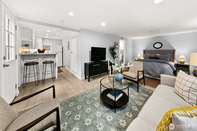 954 19th Avenue E, Seattle, WA 98112
