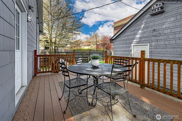 954 19th Avenue E, Seattle, WA 98112