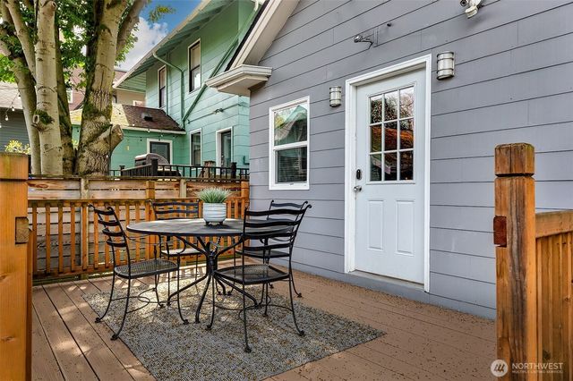 954 19th Avenue E, Seattle, WA 98112