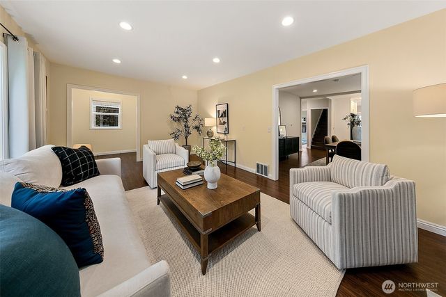 954 19th Avenue E, Seattle, WA 98112