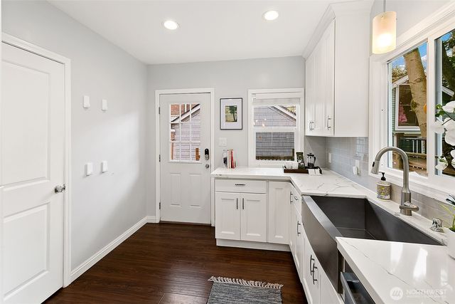 954 19th Avenue E, Seattle, WA 98112