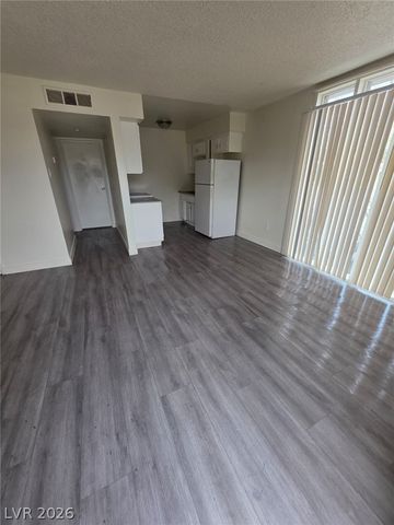 1107 East Desert Inn Road 9, Las Vegas, NV 89109