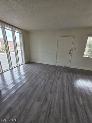 1107 East Desert Inn Road 9, Las Vegas, NV 89109
