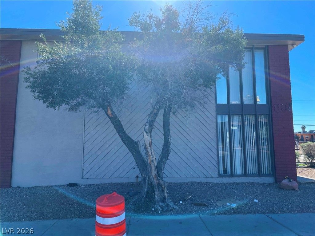 1107 East Desert Inn Road 9, Las Vegas, NV 89109