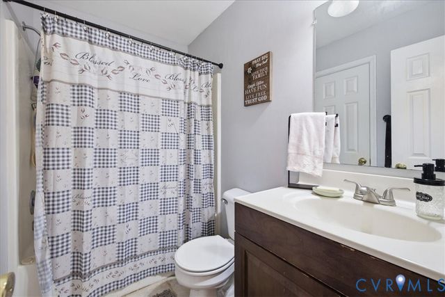 10900 Old Cheshire Ln, Chester, VA 23831