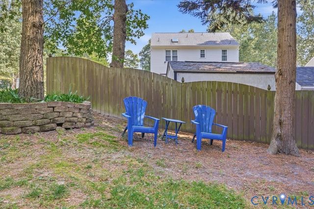 10900 Old Cheshire Ln, Chester, VA 23831