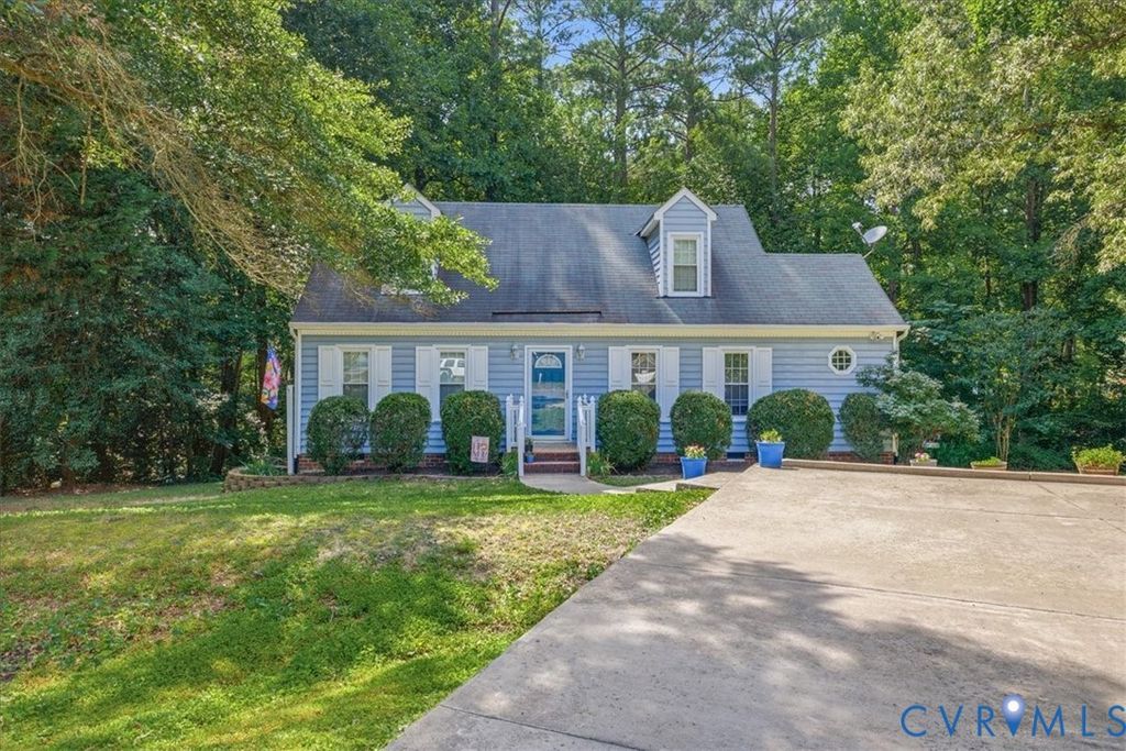10900 Old Cheshire Ln, Chester, VA 23831