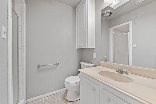 608 E Barton Street, Calvert, TX 77837