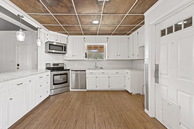 608 E Barton Street, Calvert, TX 77837