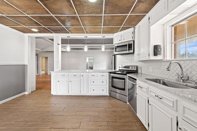 608 E Barton Street, Calvert, TX 77837