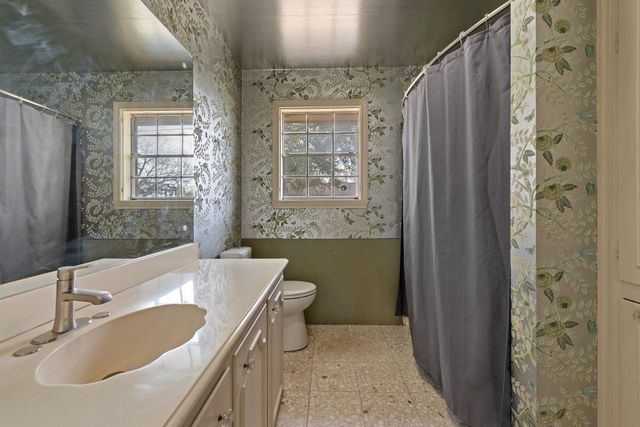 608 E Barton Street, Calvert, TX 77837