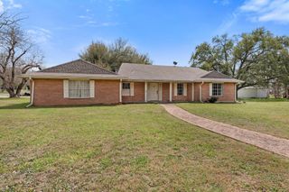 608 E Barton Street, Calvert, TX 77837