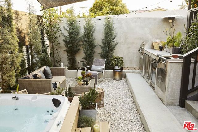420 N Benton Way, Los Angeles, CA 90026