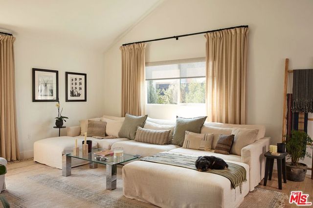 420 N Benton Way, Los Angeles, CA 90026
