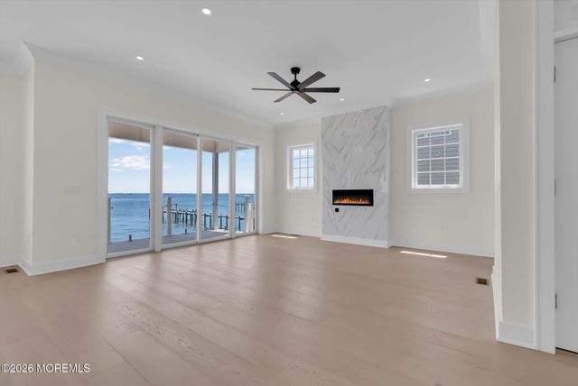 657 Bayview Drive, Toms River, NJ 08753