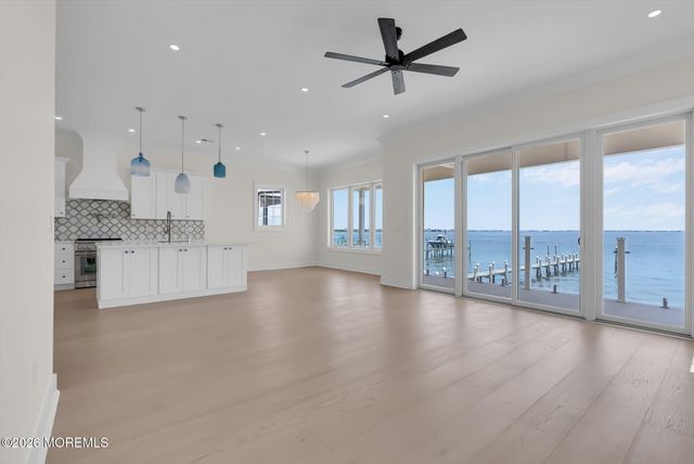657 Bayview Drive, Toms River, NJ 08753