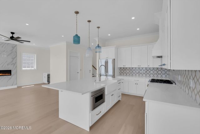 657 Bayview Drive, Toms River, NJ 08753