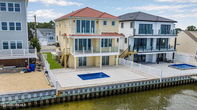 657 Bayview Drive, Toms River, NJ 08753
