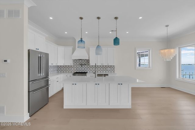 657 Bayview Drive, Toms River, NJ 08753