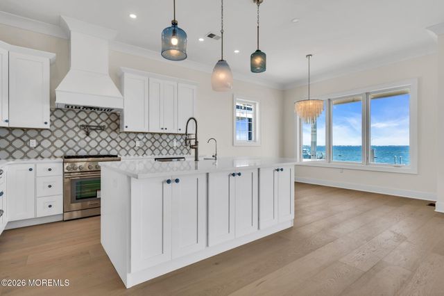 657 Bayview Drive, Toms River, NJ 08753