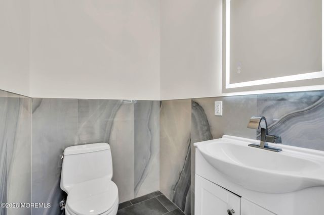 657 Bayview Drive, Toms River, NJ 08753