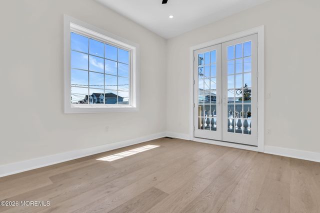 657 Bayview Drive, Toms River, NJ 08753